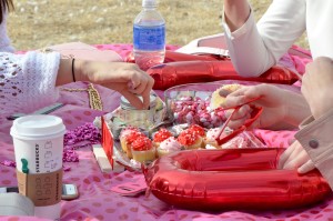 galentines setup picnic
