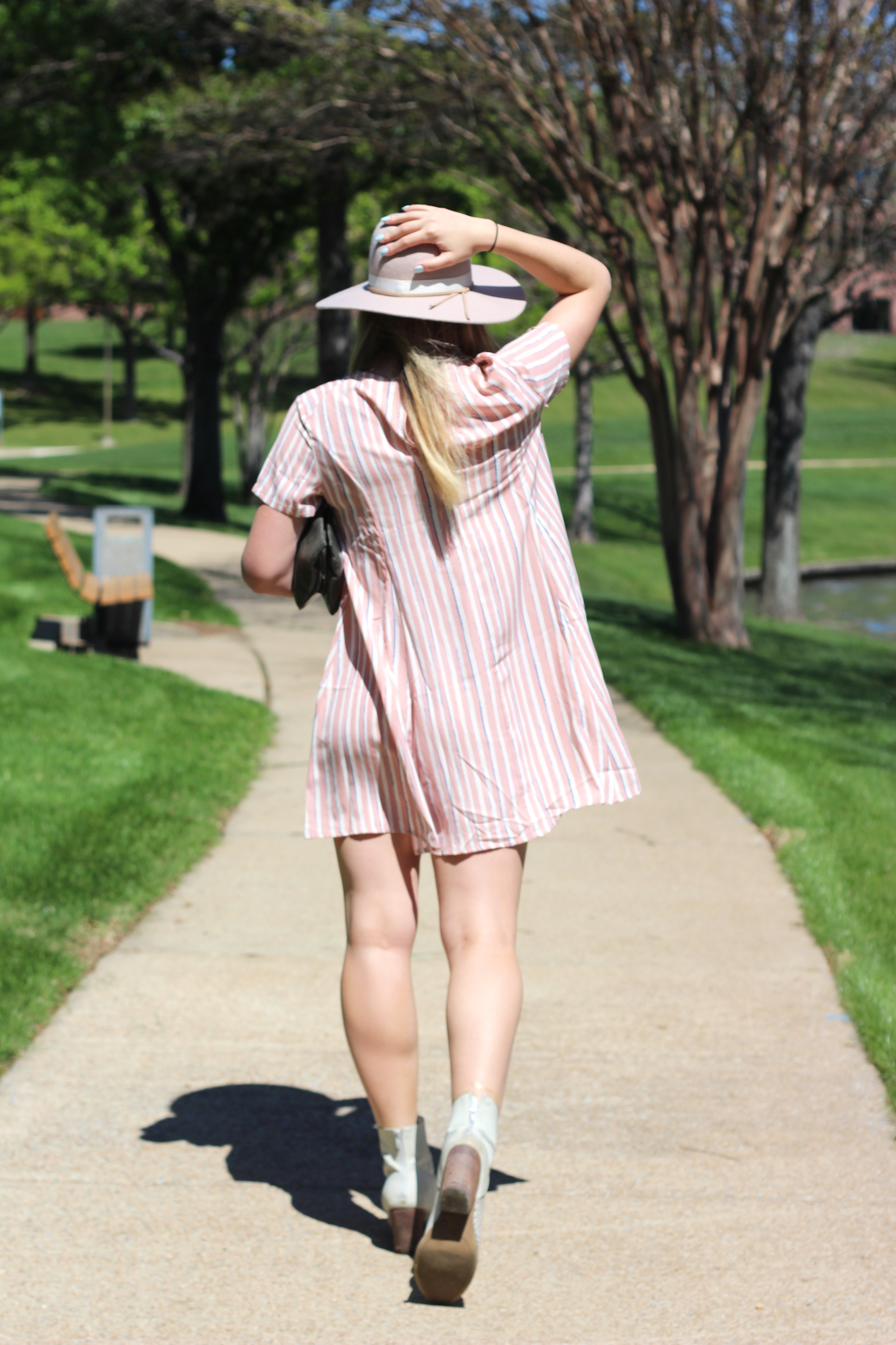 pastel outfit look