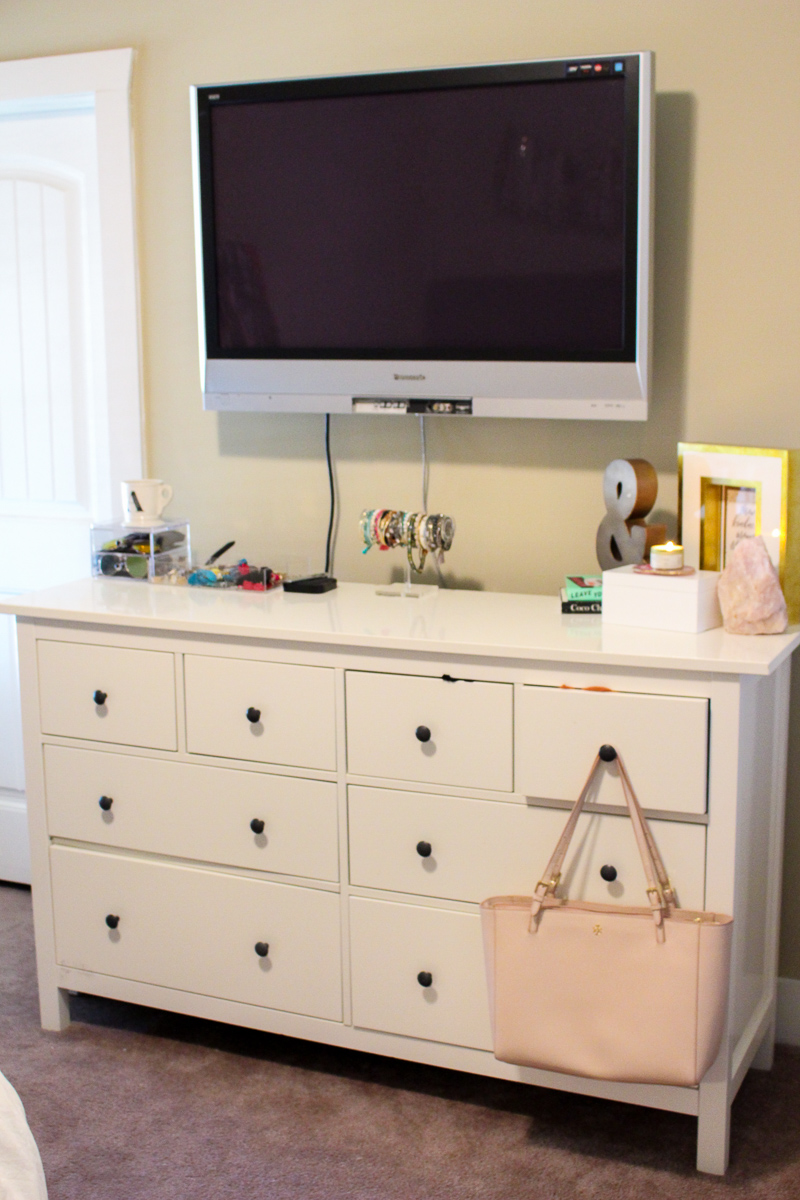 Feminine College Bedroom | AMS Blog