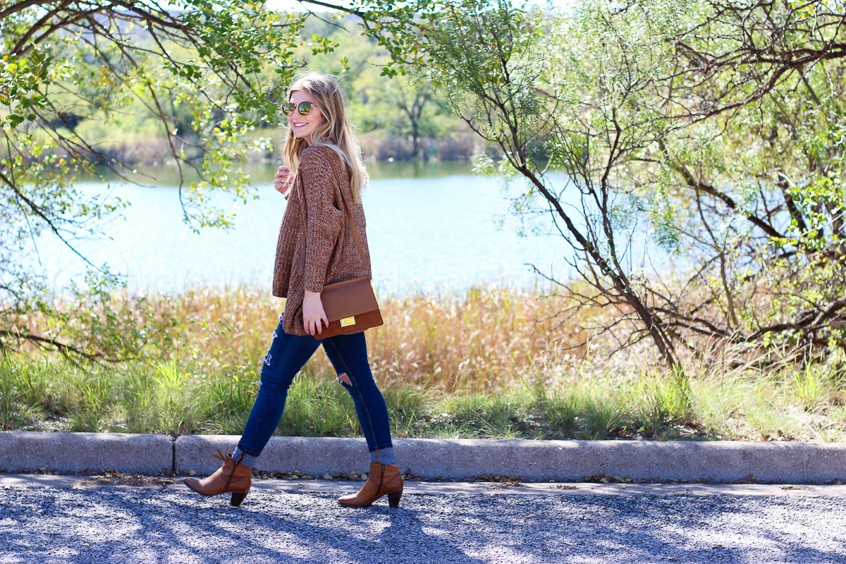 The perfect Fall Brown Chunky Sweater | AMS Blog