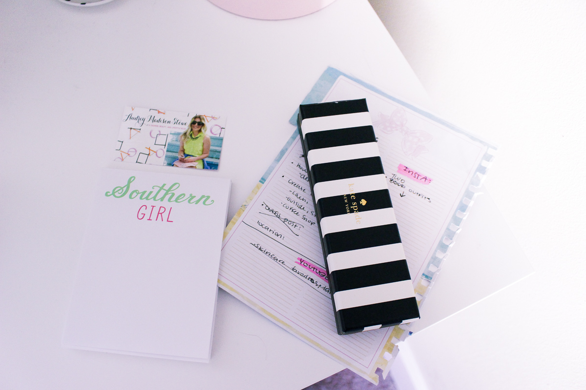 5 Tips to Stay Organized From Life and style blogger Audrey Stowe 