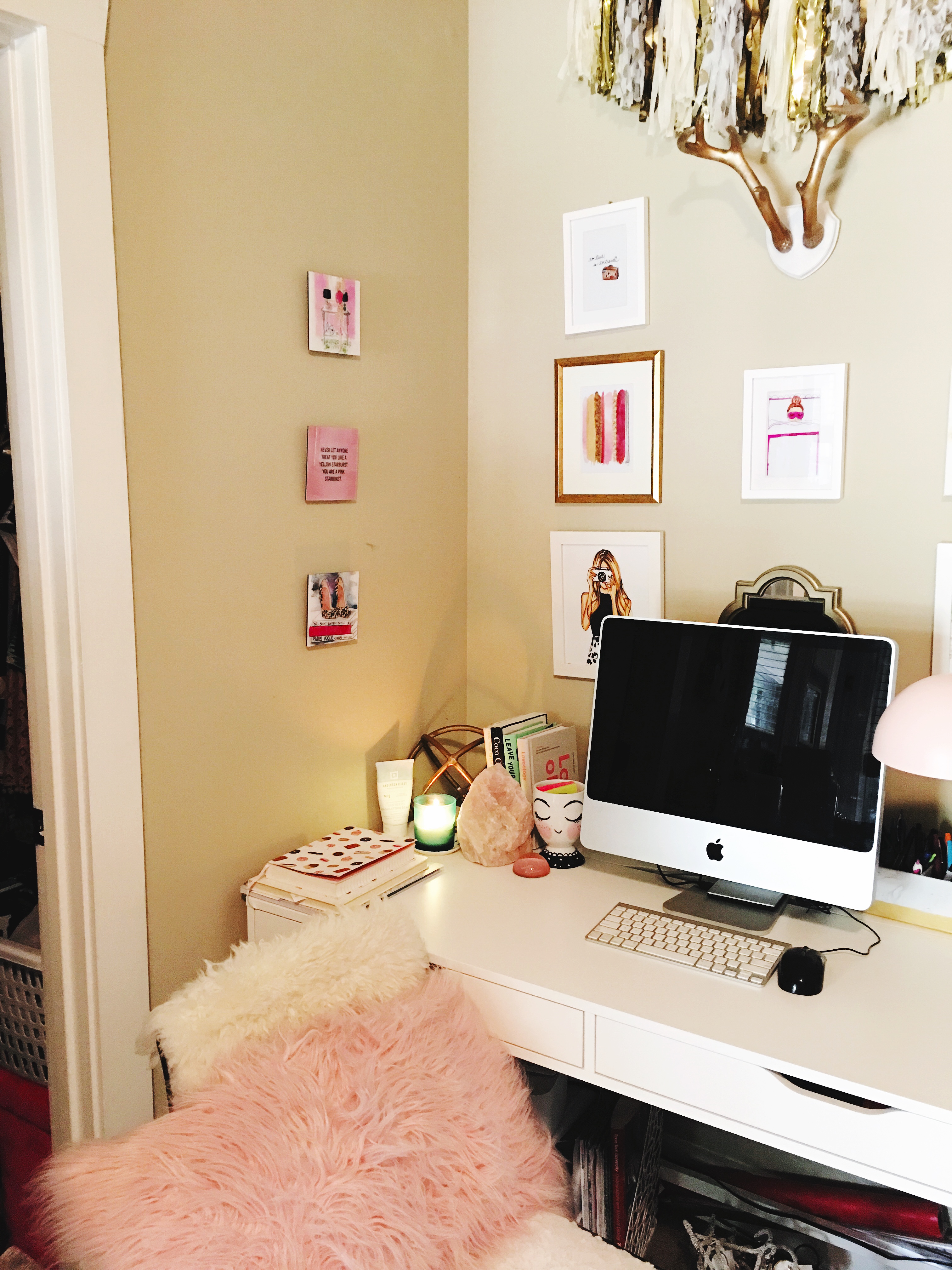 My college desk space | Blogger Office | Audrey Madison Stowe a life and style blog