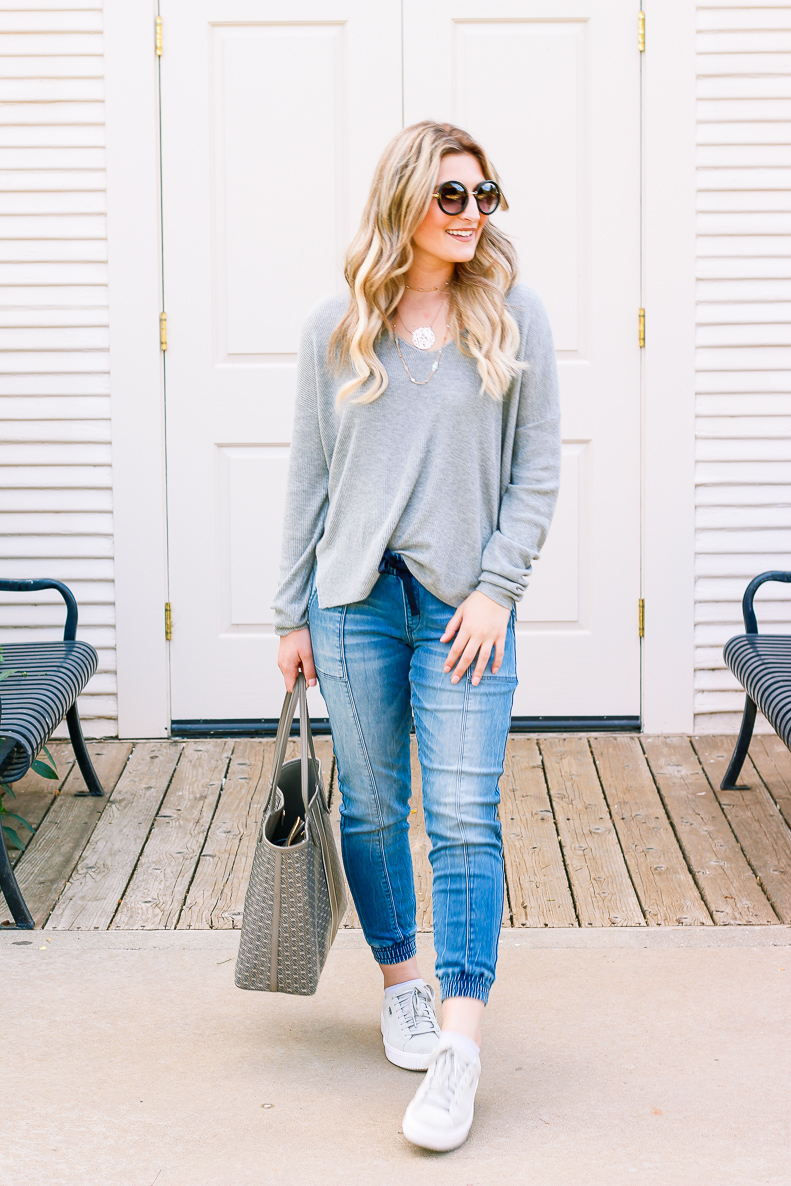 Go-to Relaxed outfit with DENIZEN from Levi's Jeans | Jean Joggers | Audrey Madison Stowe a fashion and lifestyle blogger - Denizen Jeans styled by popular Texas fashion blogger, Audrey Madison Stowe