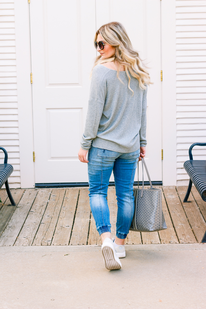 Go-to Relaxed outfit with DENIZEN from Levi's Jeans | Jean Joggers | Audrey Madison Stowe a fashion and lifestyle blogger - Denizen Jeans styled by popular Texas fashion blogger, Audrey Madison Stowe