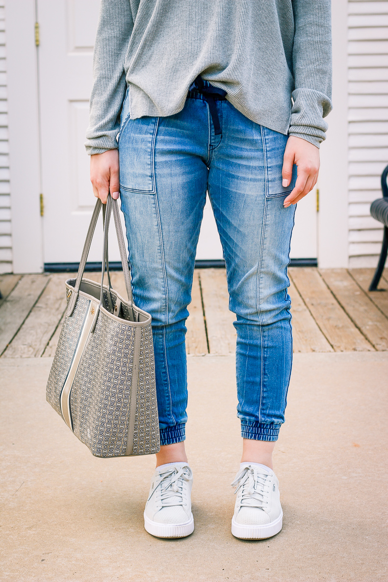 Go-to Relaxed outfit with DENIZEN from Levi's Jeans | Jean Joggers | Audrey Madison Stowe a fashion and lifestyle blogger - Denizen Jeans styled by popular Texas fashion blogger, Audrey Madison Stowe