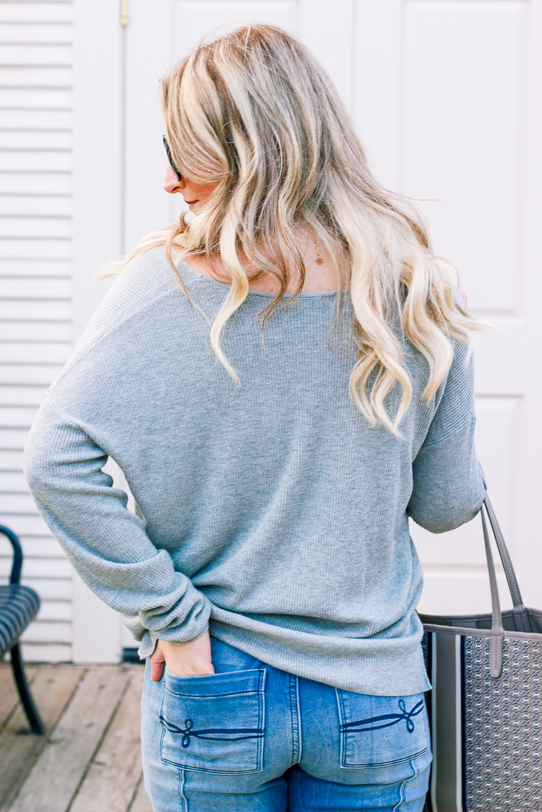 Go-to Relaxed outfit with DENIZEN from Levi's Jeans | Jean Joggers | Audrey Madison Stowe a fashion and lifestyle blogger