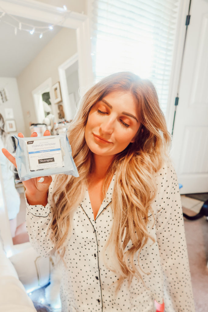 Removing makeup Just got easier with Neutrogena | Audrey Madison Stowe a fashion and lifestyle blogger - Makeup Remover Wipes by Texas beauty blogger Audrey Madison Stowe