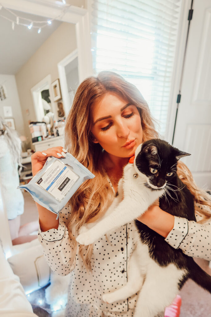 Removing makeup Just got easier with Neutrogena | Audrey Madison Stowe a fashion and lifestyle blogger - Makeup Remover Wipes by Texas beauty blogger Audrey Madison Stowe