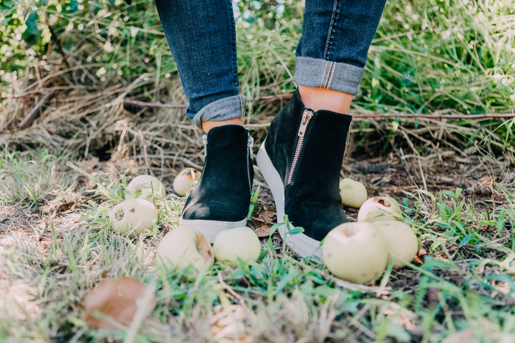 Apple Orchards With Steve Madden Outfit | #GenSteve| Family Day | featured by popular Texas fashion blogger Audrey Madison Stowe