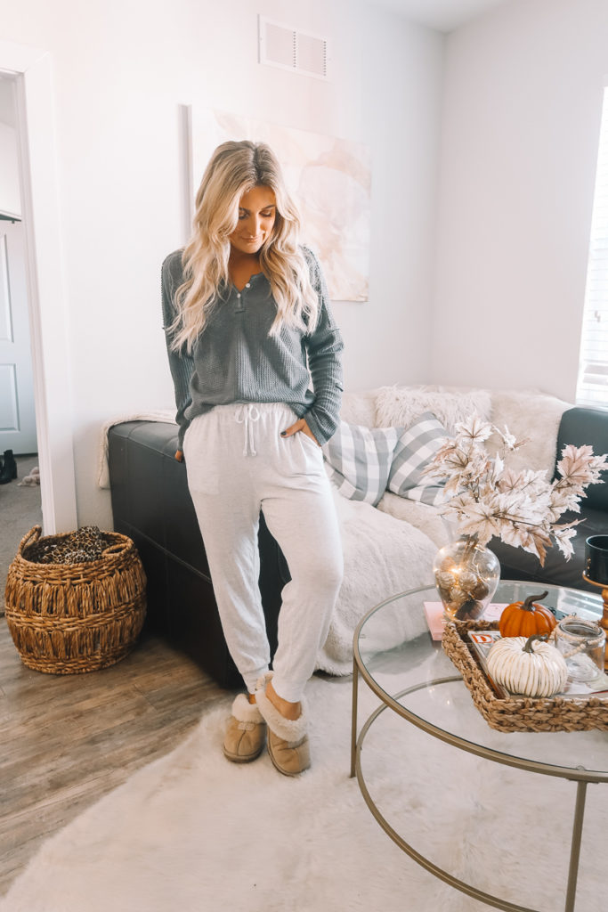 Casual Thanksgiving Outfit For the girl At Home | Thanksgiving OOTD | Audrey Madison Stowe a fashion and lifestyle blogger