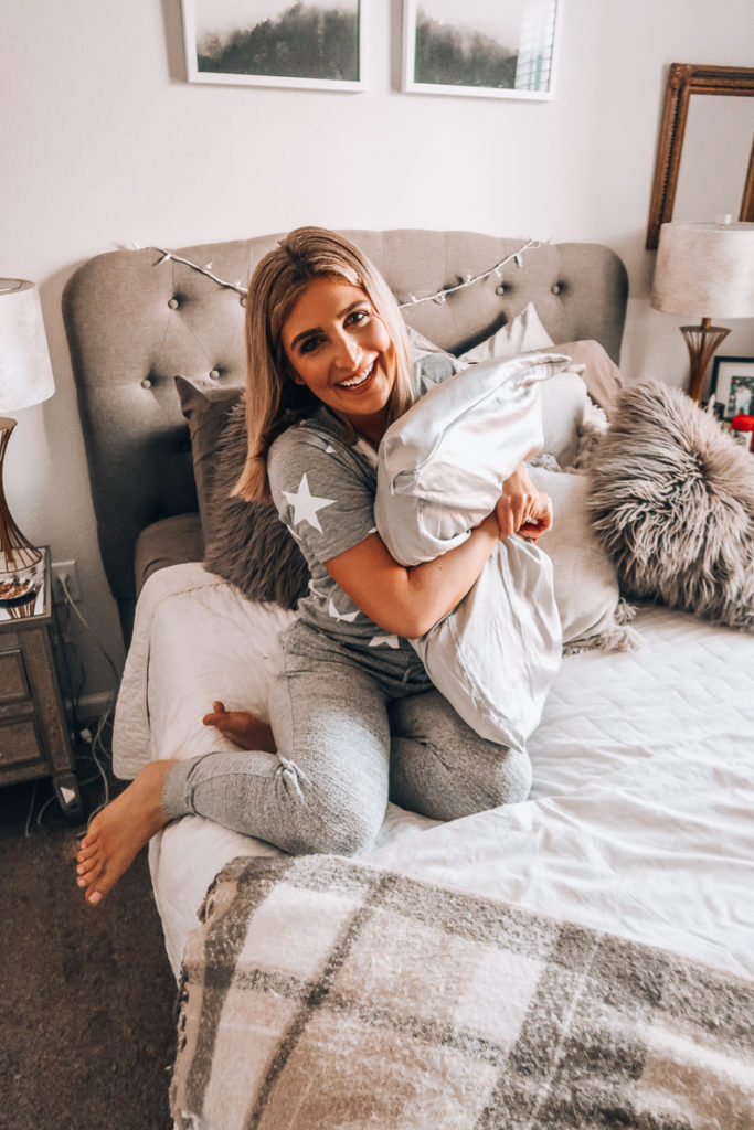 $26 Silk Pillowcase You will Love | Mulberry silk pillowcase | Audrey Madison Stowe A fashion and lifestyle blogger in Texas